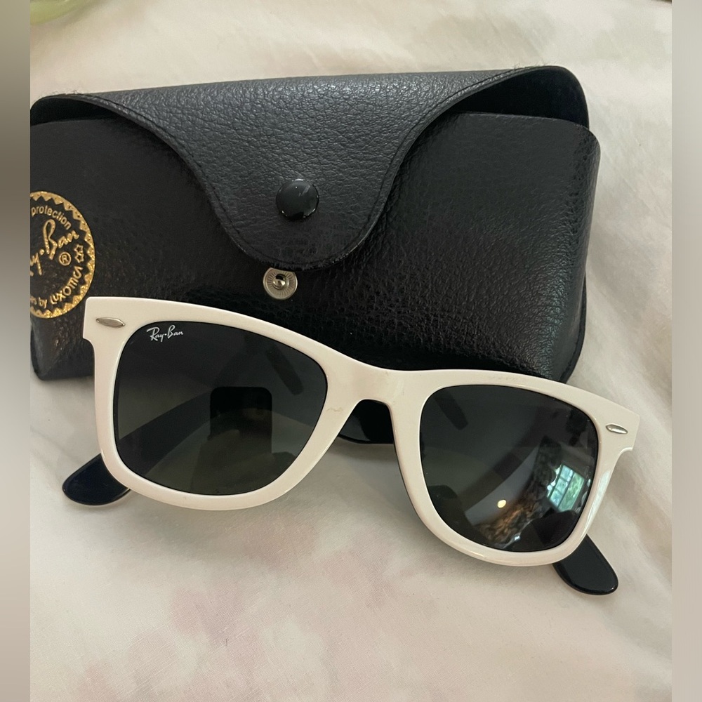 Ray Ban Wayfarer White and Black RB 2140
